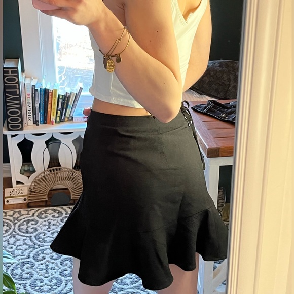 black y2k wrap-tie skater skirt ✨ - Picture 3 of 3